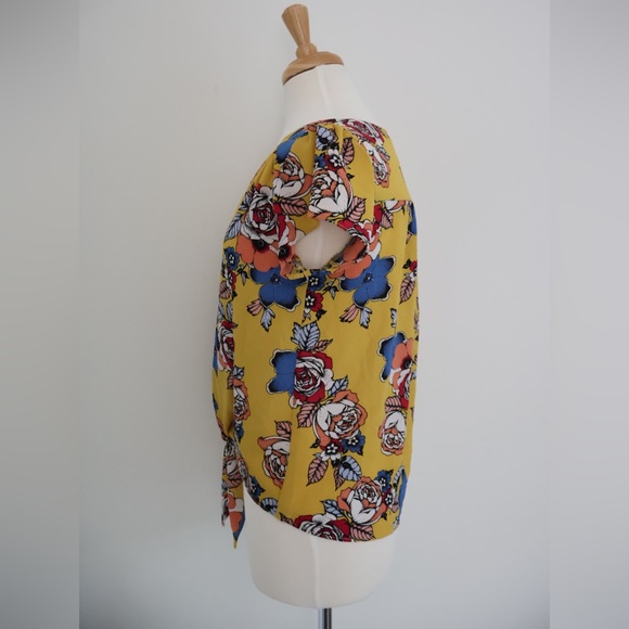 URBAN Romantics Yellow Front Tie Short Sleeve Blouse Small - Picture 2 of 6